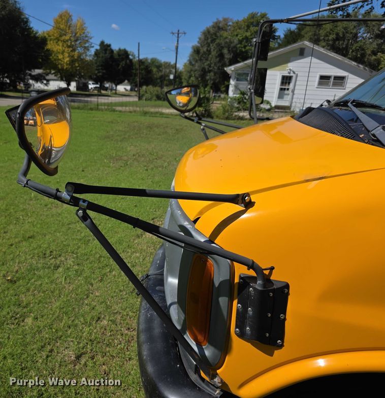 image for item DZ6351 2001 Chevrolet Express school bus