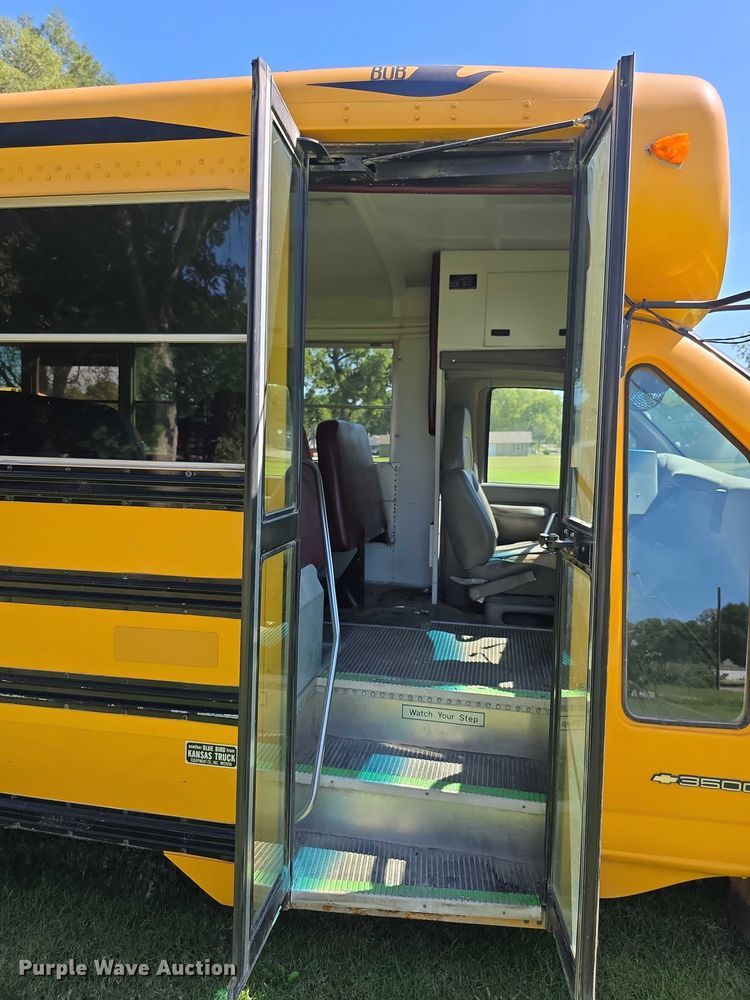 image for item DZ6351 2001 Chevrolet Express school bus