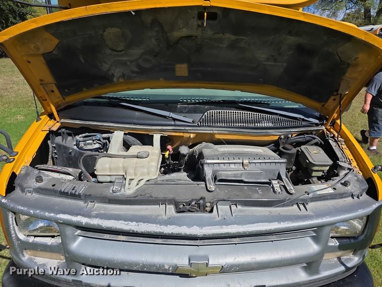 image for item DZ6351 2001 Chevrolet Express school bus