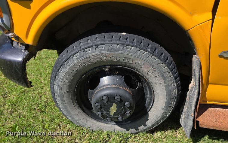 image for item DZ6351 2001 Chevrolet Express school bus