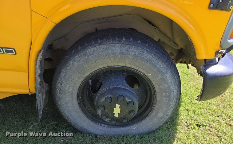 image for item DZ6351 2001 Chevrolet Express school bus