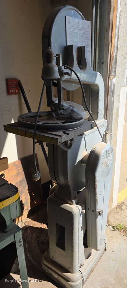 image for item DZ6354 Delta Milwaukee Series 28 band saw