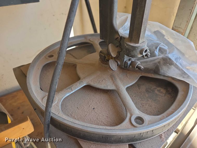 image for item DZ6354 Delta Milwaukee Series 28 band saw