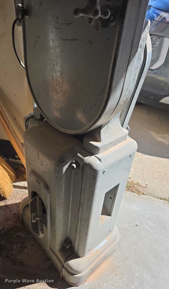 image for item DZ6354 Delta Milwaukee Series 28 band saw