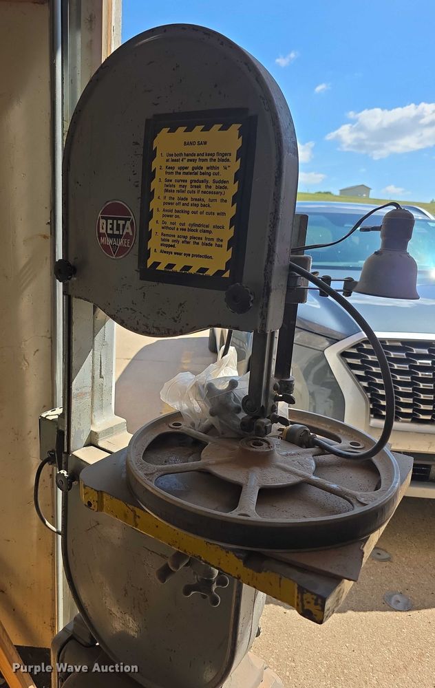 image for item DZ6354 Delta Milwaukee Series 28 band saw