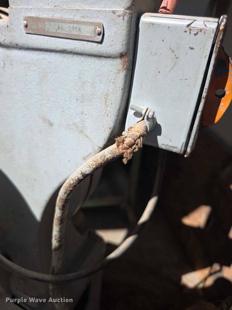 image for item DZ6354 Delta Milwaukee Series 28 band saw