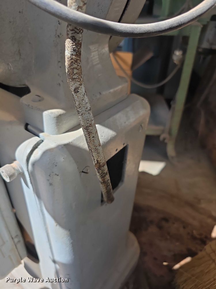 image for item DZ6354 Delta Milwaukee Series 28 band saw