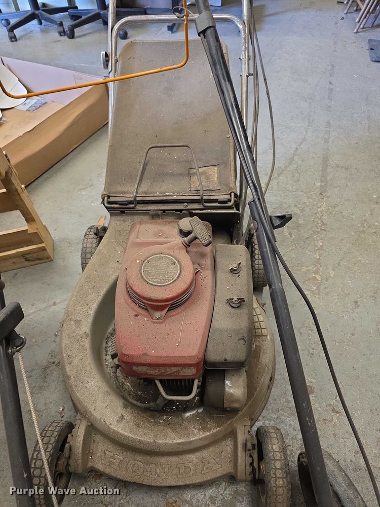 image for item DZ6356 (4) push mowers