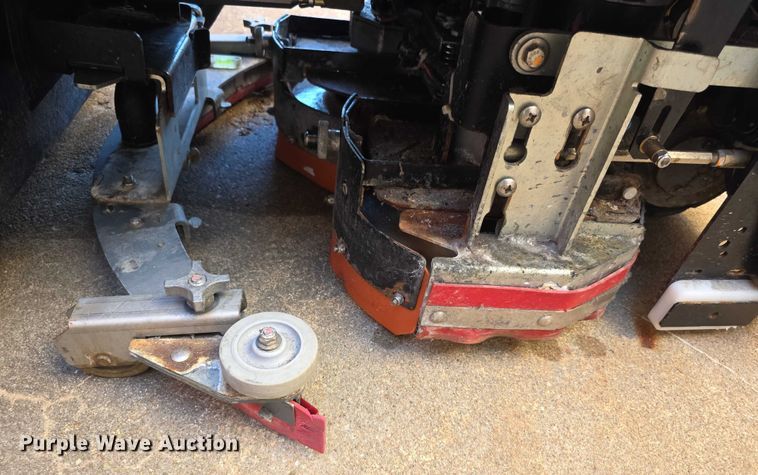 image for item DZ6369 Chariot iScrub 24 floor scrubber