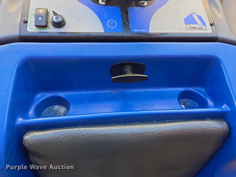 image for item DZ6369 Chariot iScrub 24 floor scrubber