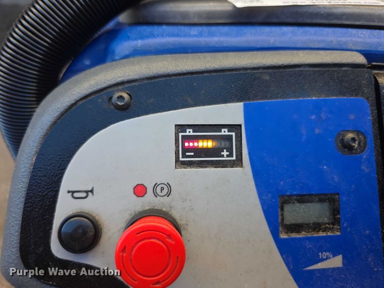 image for item DZ6369 Chariot iScrub 24 floor scrubber