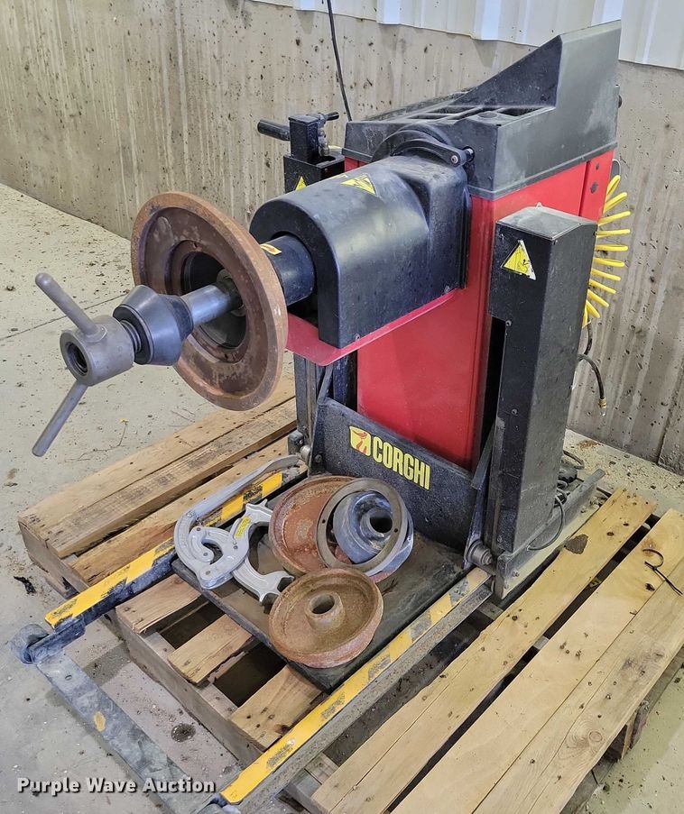 image for item DZ6646 Corghi ET66MO tire balancer