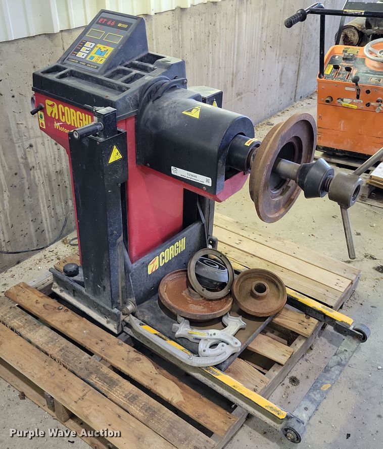 image for item DZ6646 Corghi ET66MO tire balancer