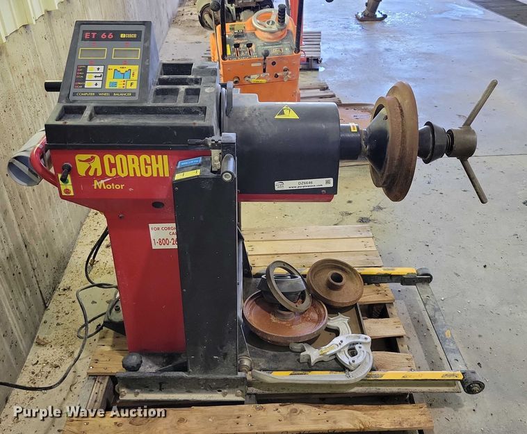 image for item DZ6646 Corghi ET66MO tire balancer