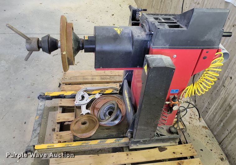 image for item DZ6646 Corghi ET66MO tire balancer