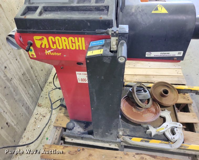 image for item DZ6646 Corghi ET66MO tire balancer