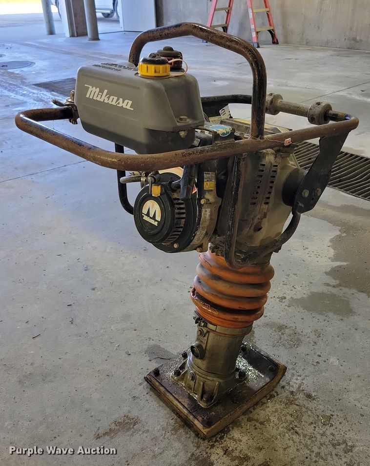 image for item DZ6649 Multiquip Mikasa MT-75HS plate compactor