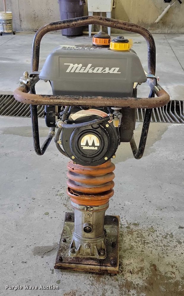 image for item DZ6649 Multiquip Mikasa MT-75HS plate compactor