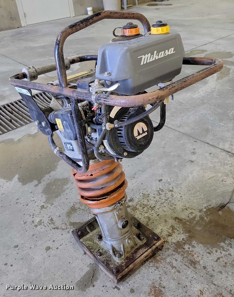 image for item DZ6649 Multiquip Mikasa MT-75HS plate compactor