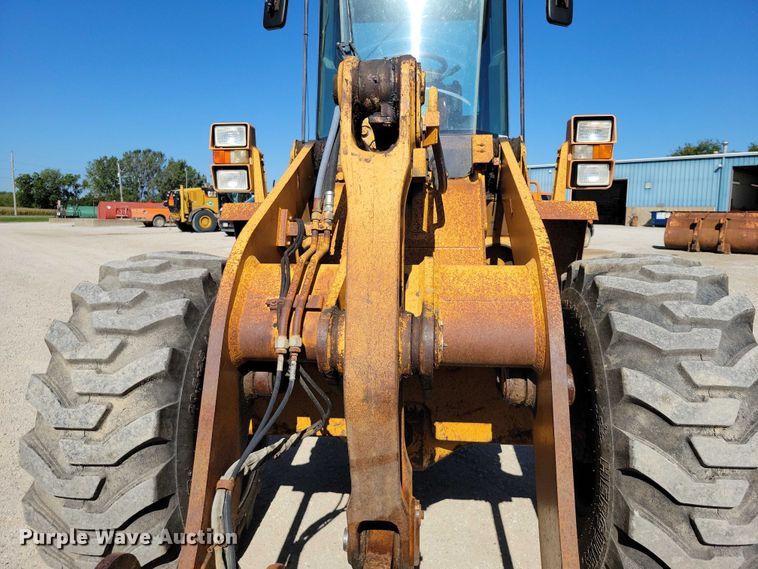 image for item DZ6654 1995 Case 721B wheel loader