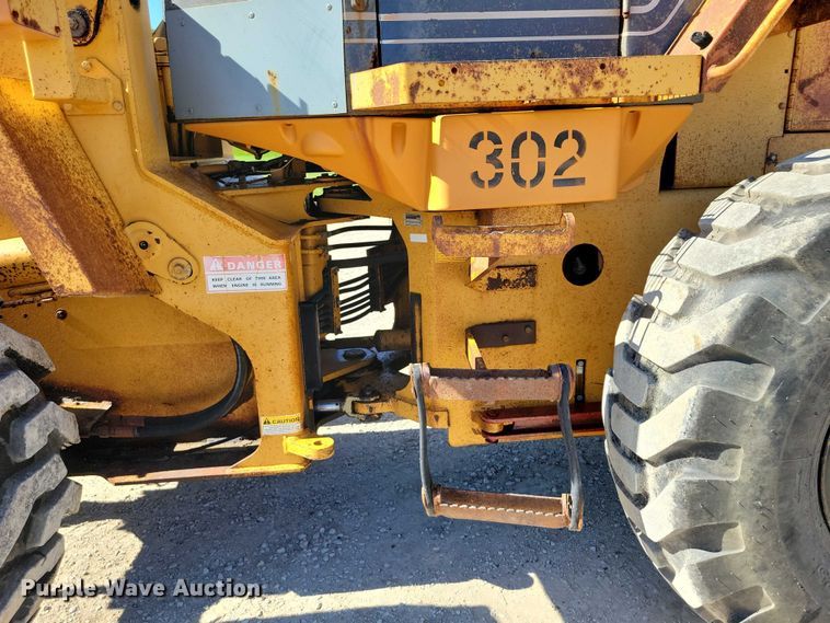 image for item DZ6654 1995 Case 721B wheel loader