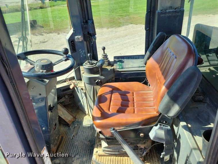 image for item DZ6654 1995 Case 721B wheel loader
