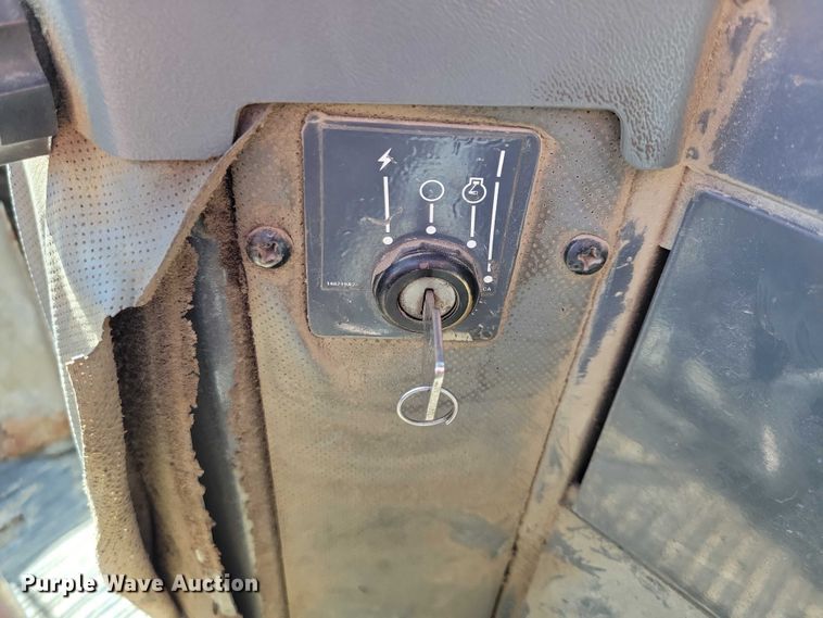 image for item DZ6654 1995 Case 721B wheel loader