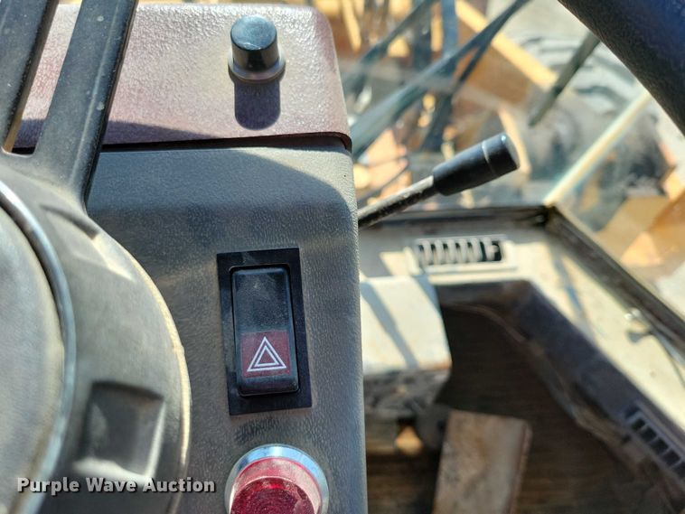 image for item DZ6654 1995 Case 721B wheel loader