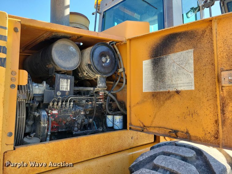 image for item DZ6654 1995 Case 721B wheel loader