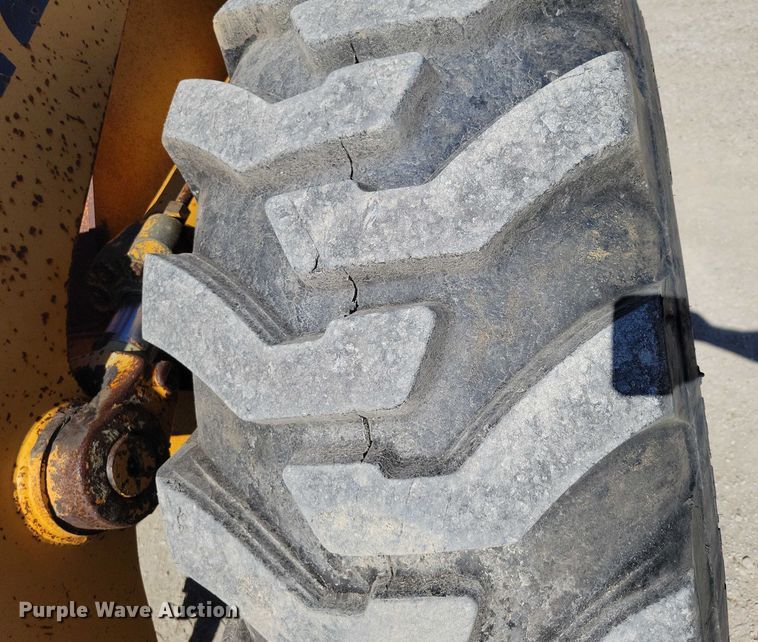 image for item DZ6654 1995 Case 721B wheel loader