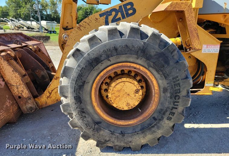 image for item DZ6654 1995 Case 721B wheel loader