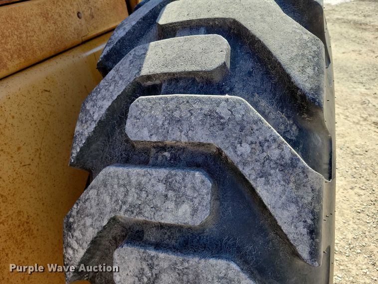 image for item DZ6654 1995 Case 721B wheel loader