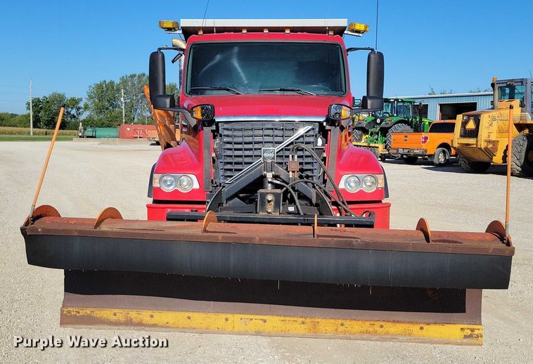 image for item DZ6656 2002 Volvo VHD64F dump truck