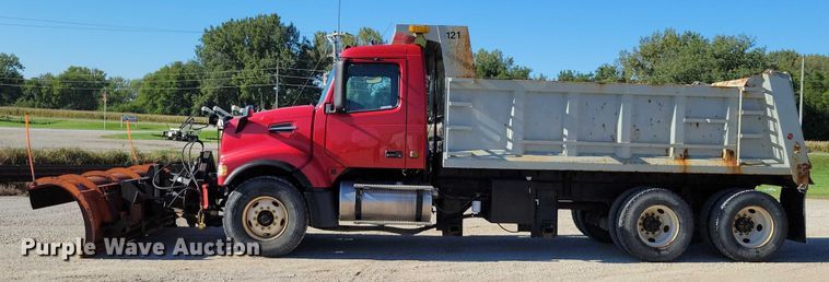 image for item DZ6656 2002 Volvo VHD64F dump truck