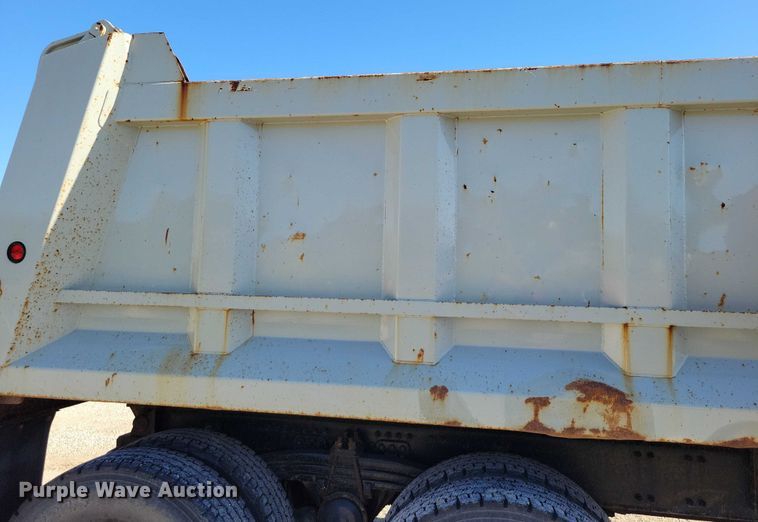 image for item DZ6656 2002 Volvo VHD64F dump truck