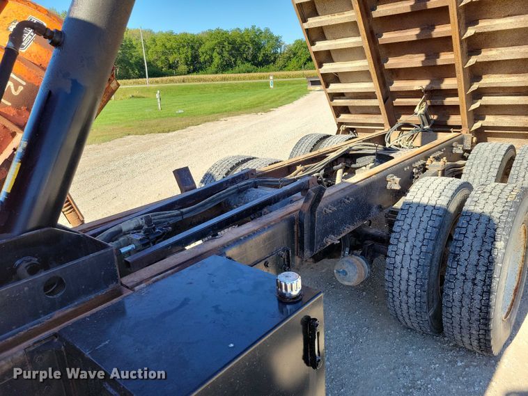 image for item DZ6656 2002 Volvo VHD64F dump truck