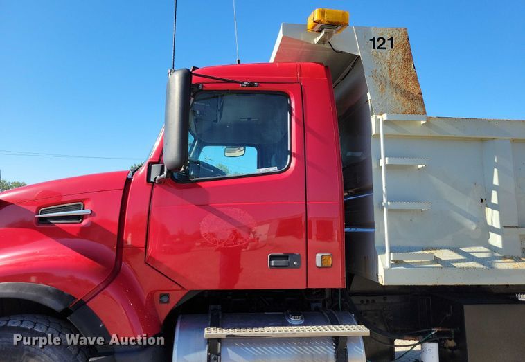 image for item DZ6656 2002 Volvo VHD64F dump truck