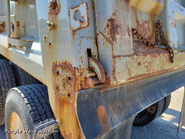 image for item DZ6656 2002 Volvo VHD64F dump truck