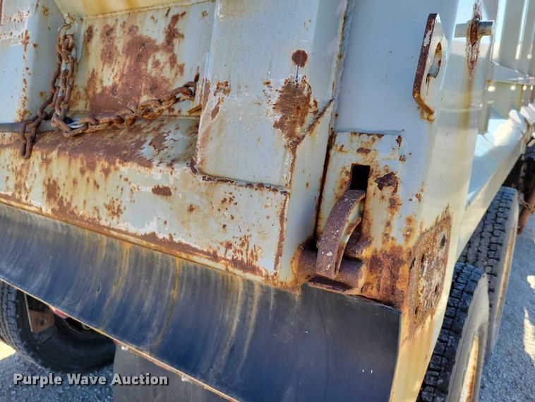 image for item DZ6656 2002 Volvo VHD64F dump truck