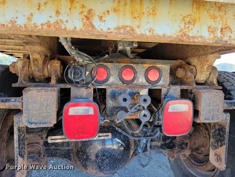 image for item DZ6656 2002 Volvo VHD64F dump truck
