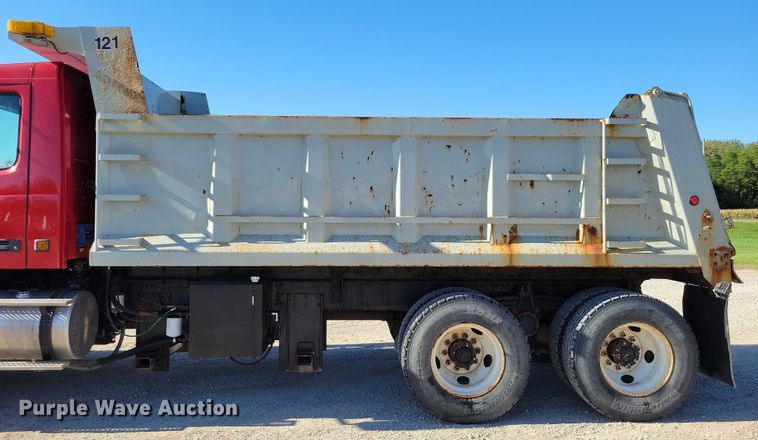 image for item DZ6656 2002 Volvo VHD64F dump truck