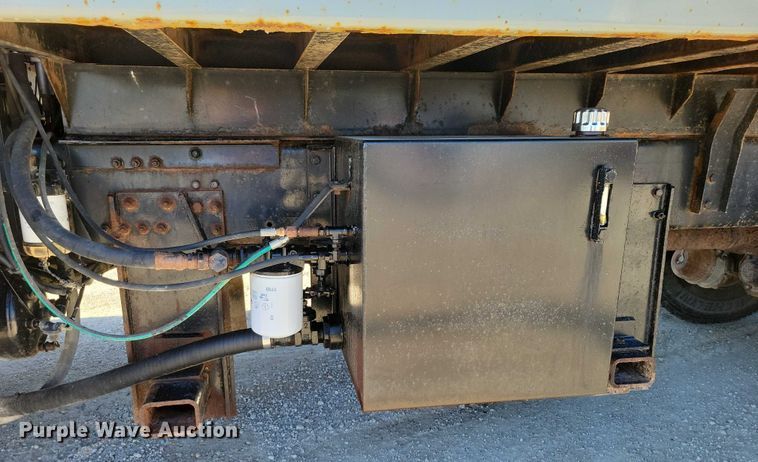 image for item DZ6656 2002 Volvo VHD64F dump truck