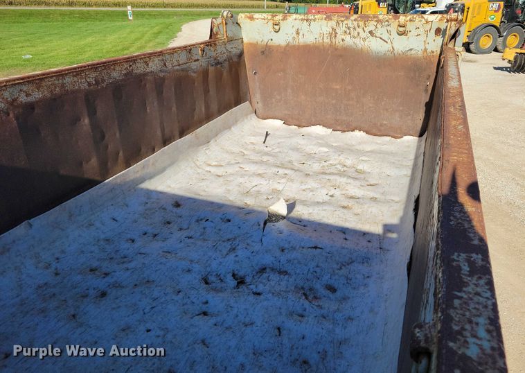 image for item DZ6656 2002 Volvo VHD64F dump truck