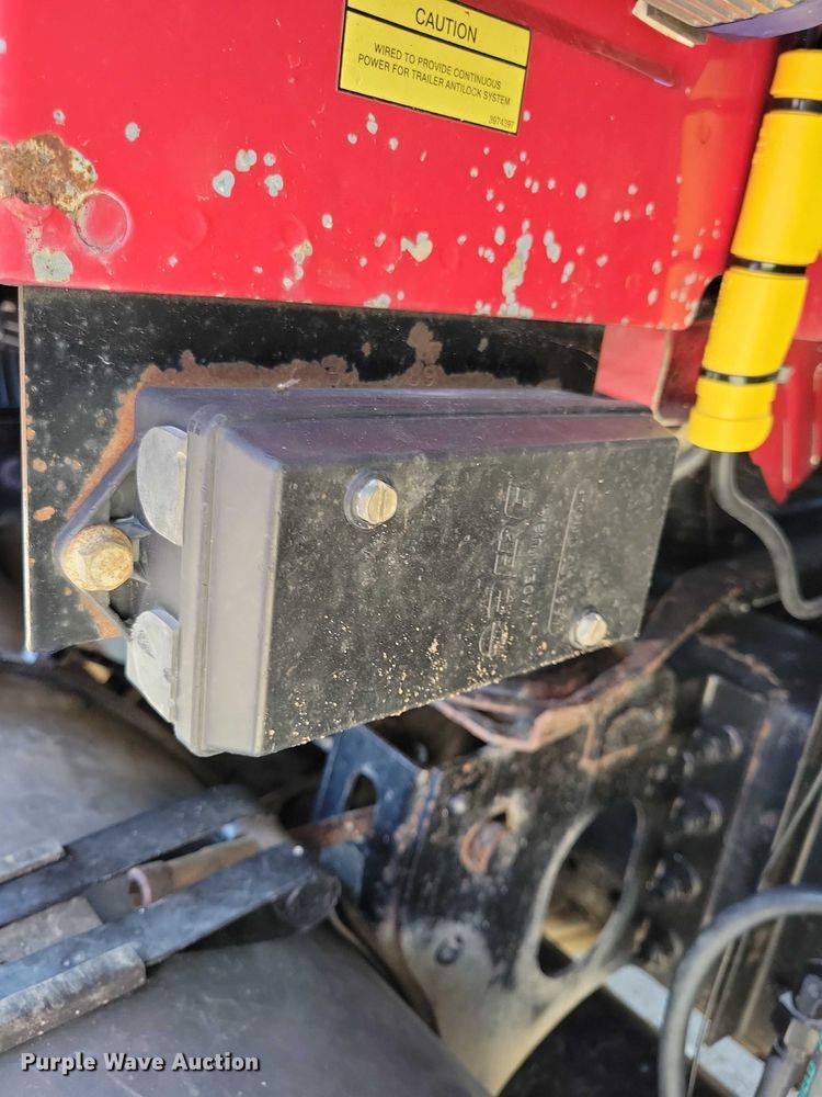 image for item DZ6656 2002 Volvo VHD64F dump truck