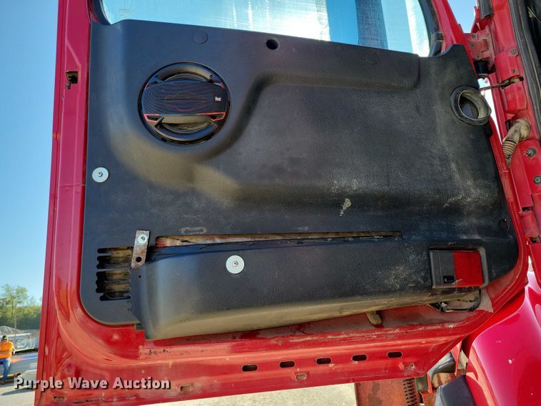 image for item DZ6656 2002 Volvo VHD64F dump truck