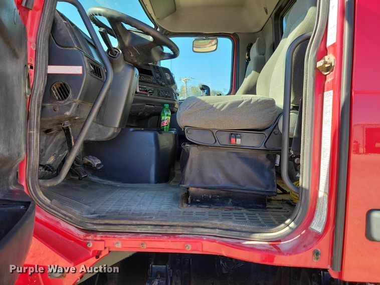 image for item DZ6656 2002 Volvo VHD64F dump truck