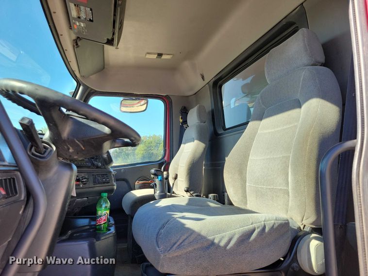 image for item DZ6656 2002 Volvo VHD64F dump truck