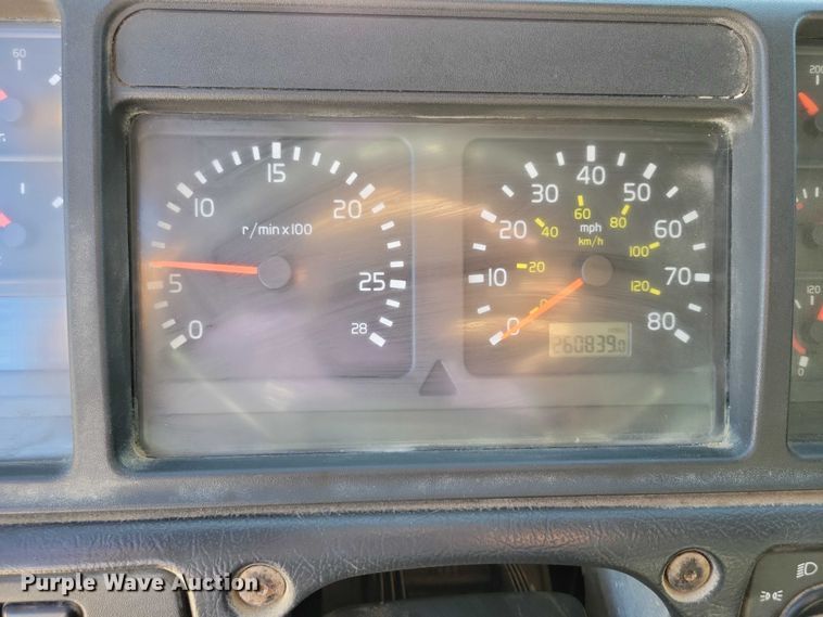 image for item DZ6656 2002 Volvo VHD64F dump truck