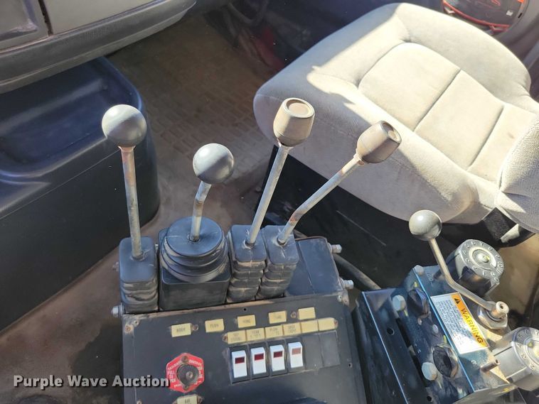 image for item DZ6656 2002 Volvo VHD64F dump truck