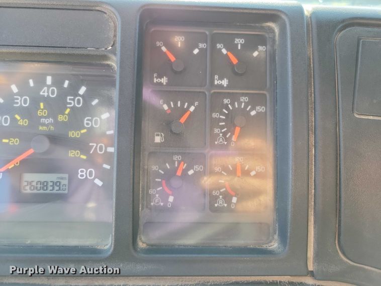 image for item DZ6656 2002 Volvo VHD64F dump truck